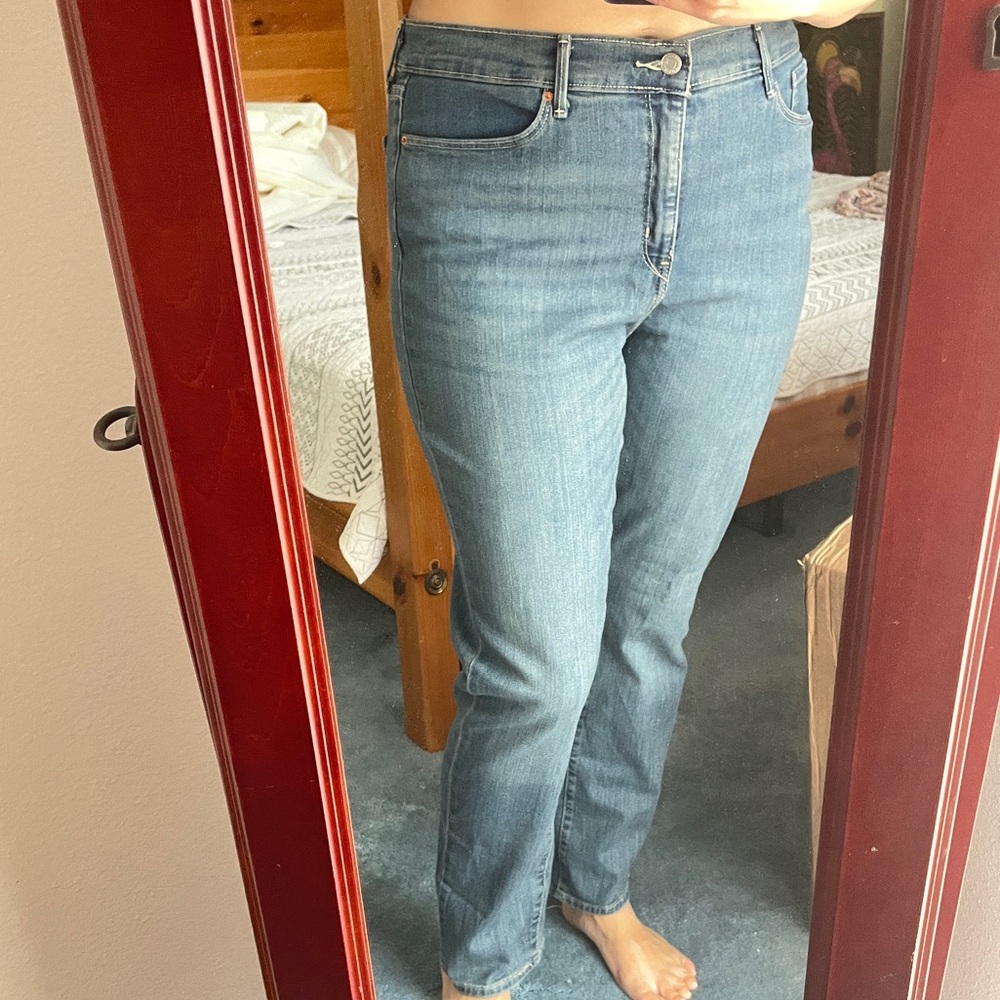 👖Levi Mid Rise Straight